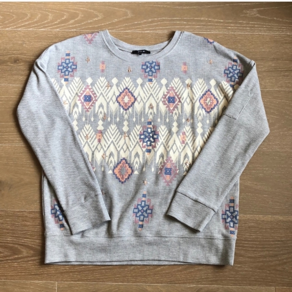 Women's Miss Me Aztec Grey Waffle Knit Top Sz L EUC